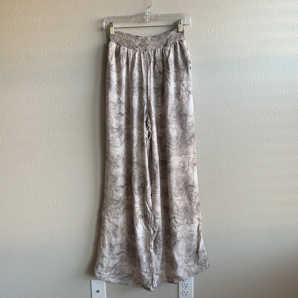 Lightweight palazzo pant; marble cream and gray
